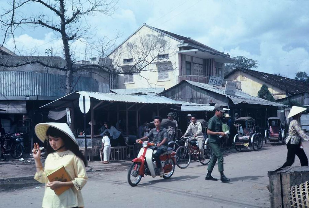 Biên Hòa 1967. Bên trong trung tâm Biên Hòa.