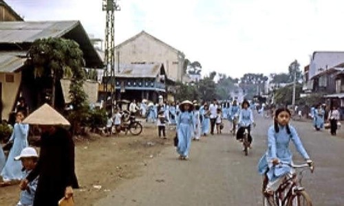 Ngã tư Nguyễn Biểu - Phan Văn Trị, Chợ Lớn 1963.