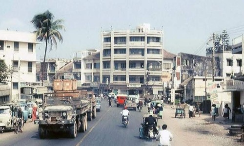 Đường Võ Tánh (nay là Hoàng Văn Thụ), Gia Định 1968; Phía trước là ngã tư Phú Nhuận.