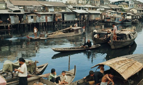 Hình ảnh sinh hoạt của người dân trên Kinh Tàu Hủ - SAIGON 1965
Photo by: Wilbur E. Garrett.