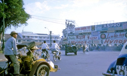 Hình ảnh ngay bùng binh chợ Bến Thành năm 1965 – 1966