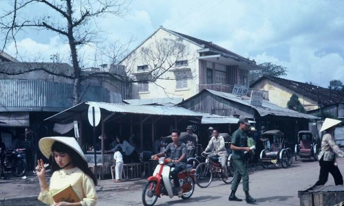 Biên Hòa 1967. Bên trong trung tâm Biên Hòa.