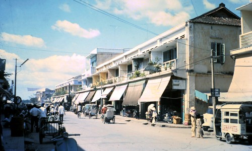 Vĩnh Long 67-68 – Phố chợ Vĩnh long sát bờ sông