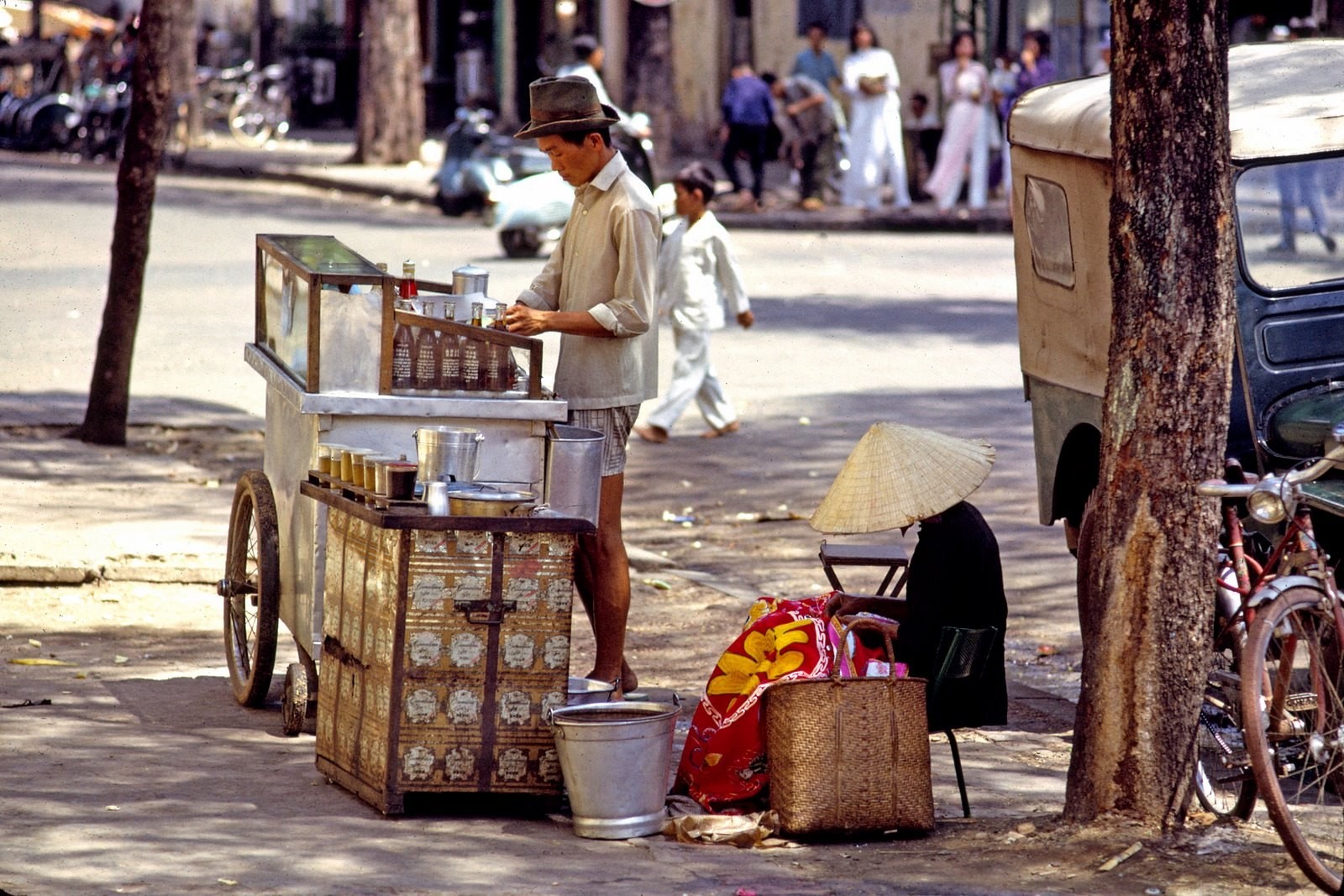 Ẩm thực đường phố - Photo by Thomas W. Johnson