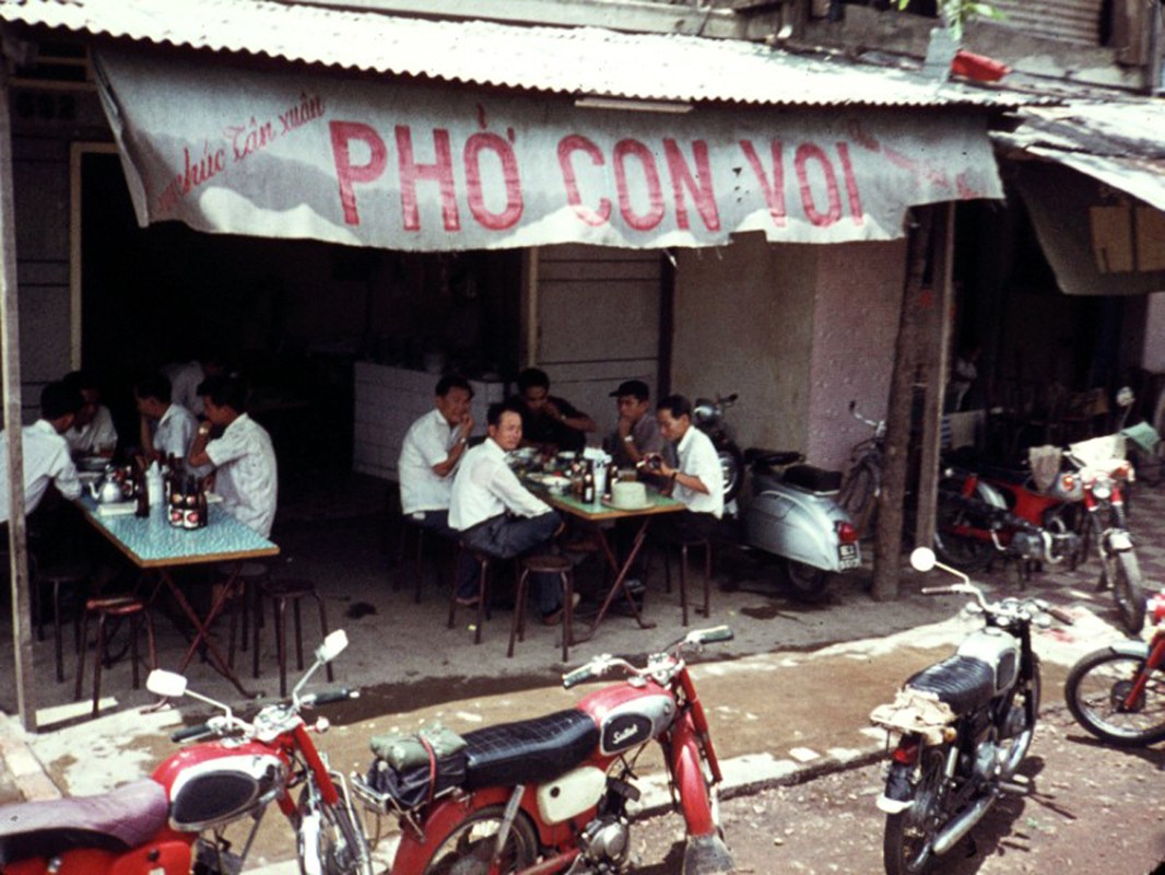 Restaurant, Saigon, c.1970 - Phở Con Voi