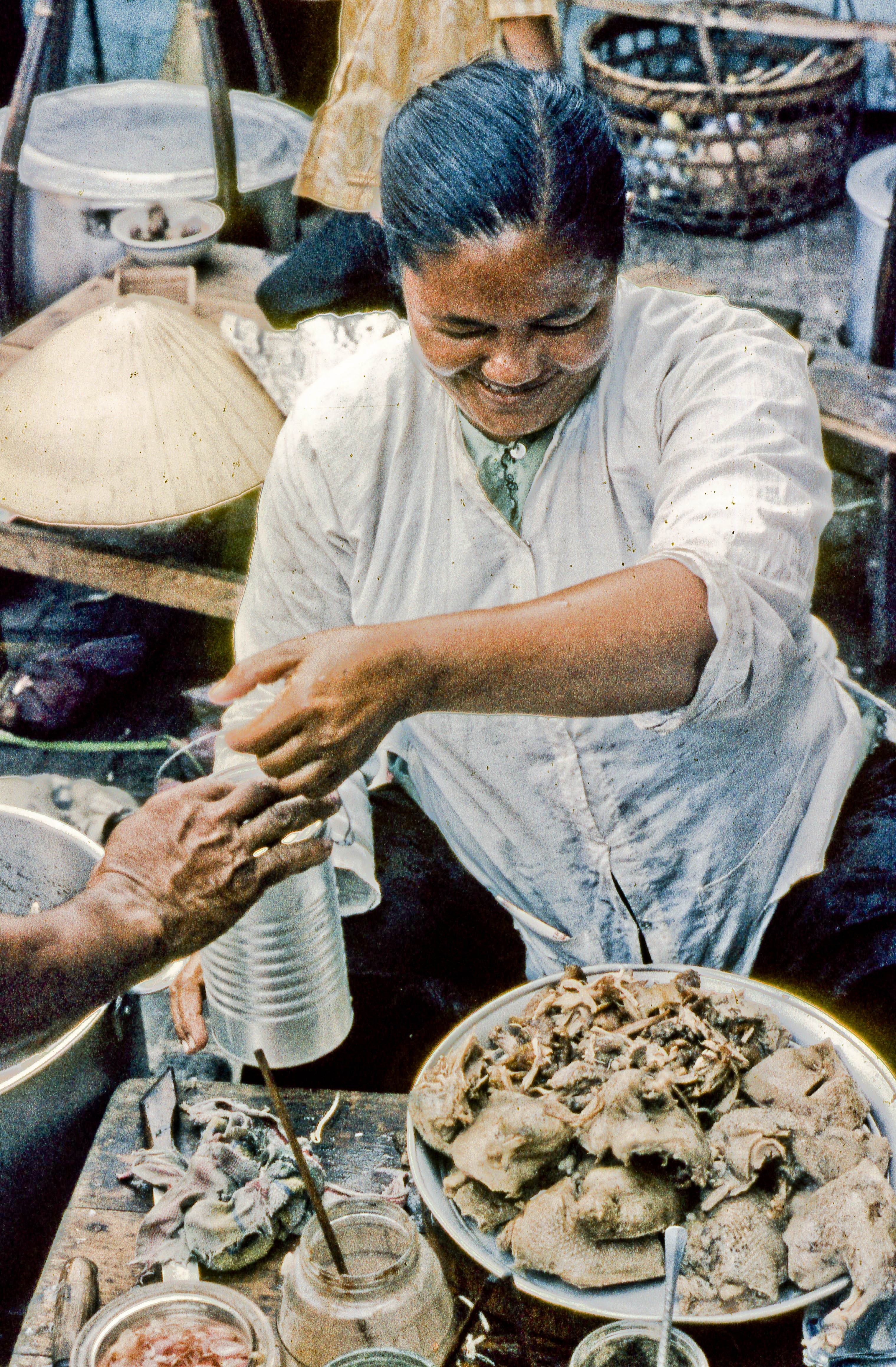 Chợ Mỹ Tho Feb 1969 (market) - Photo by Lance & Cromwell