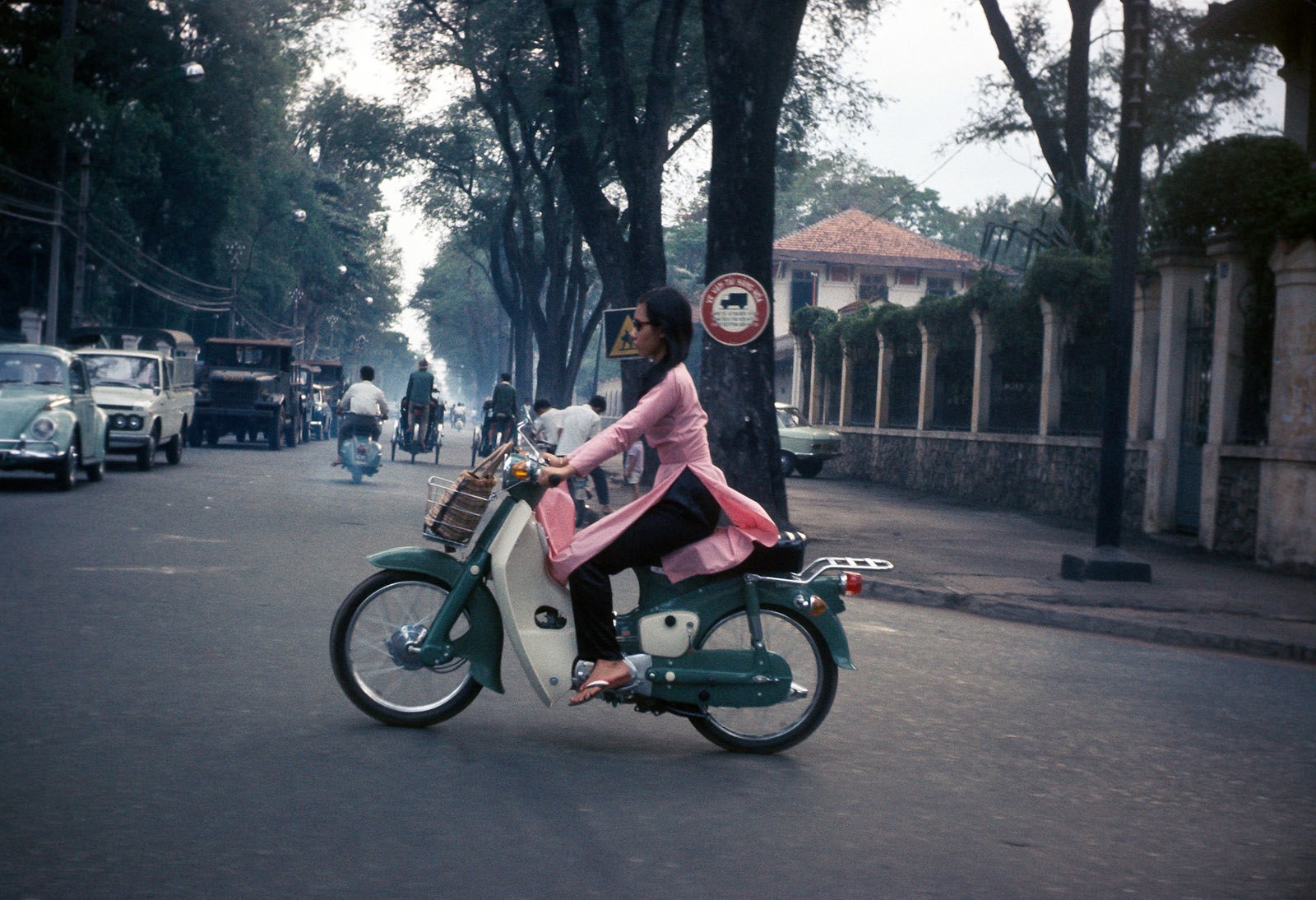 Saigon 1969 - Ngã tư Hồng Thập Tự & Công Lý - source: johnrellis' photostream