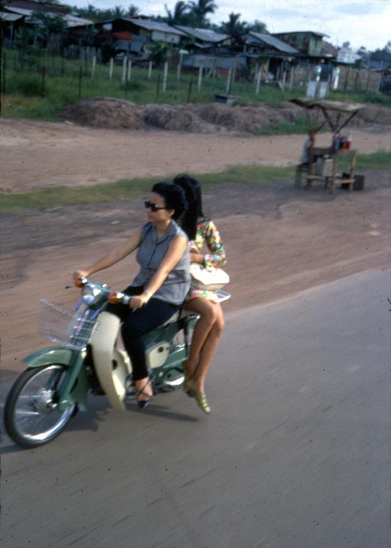 Saigon 1967-68.  Photo by Henry Bechtold