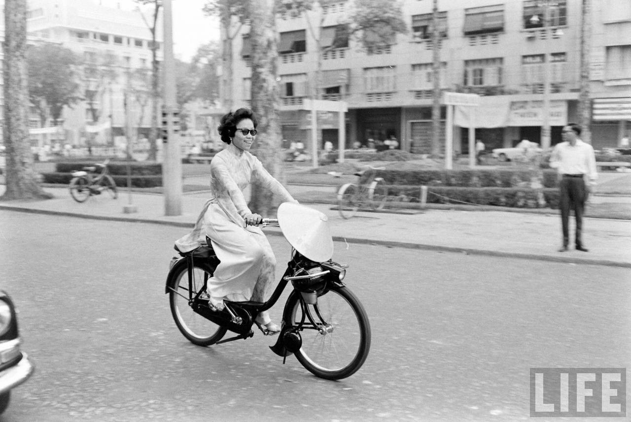 Saigon 1961 - Le Loi Avenue