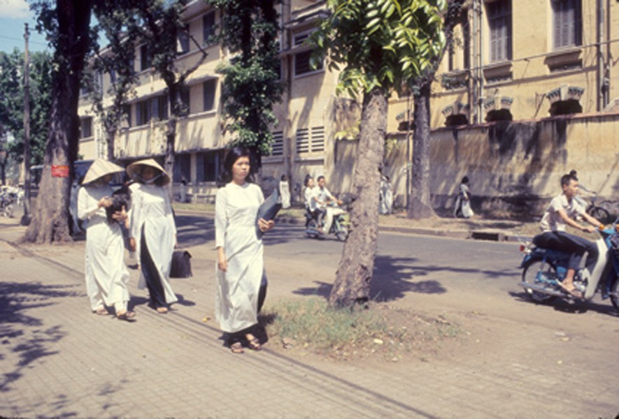 Saigon 1969 - Nữ sinh Gia Long.James A. Brosman Collection