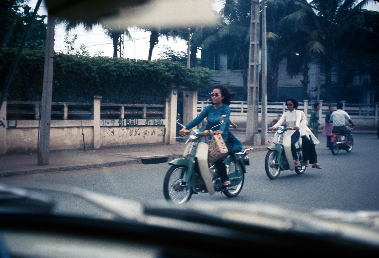 Saigon motorbikes Feb.1.1969 - source: johnrellis' photostream