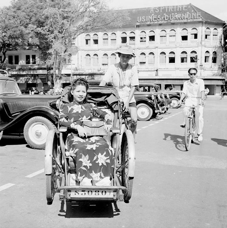 Saigon 1950 - phía trước nhà hát TP.La journée d'un 