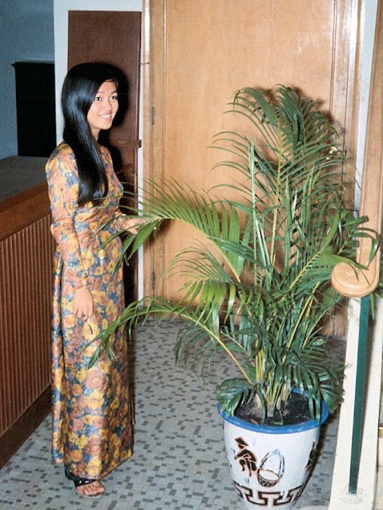 Saigon 1967 - One of the hotel's more attractive desk clerks - Photo & caption by Bill Mullin