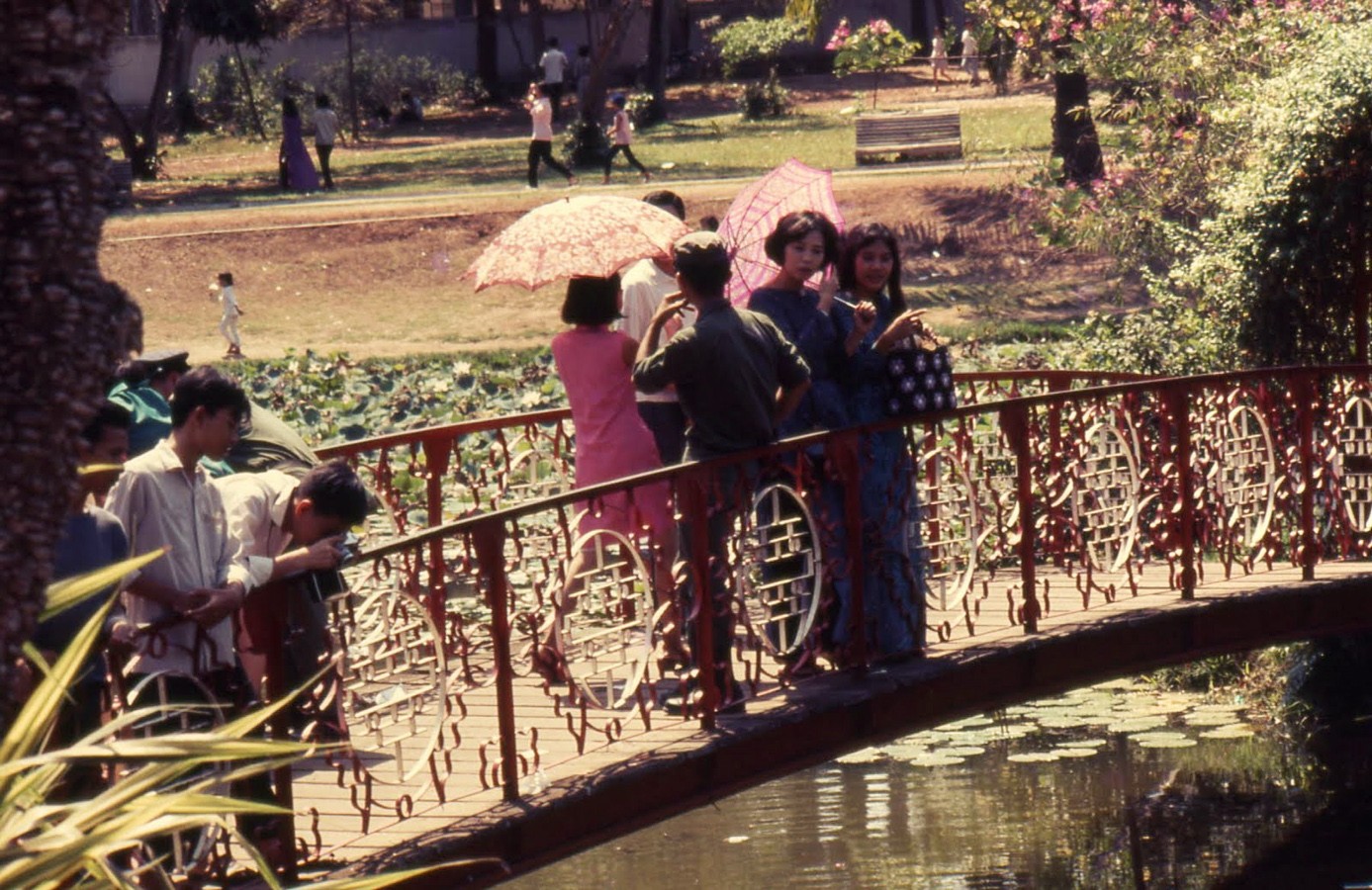 Saigon 1969 - Trong Thảo cầm viên - source: cottmeyer's Gallery