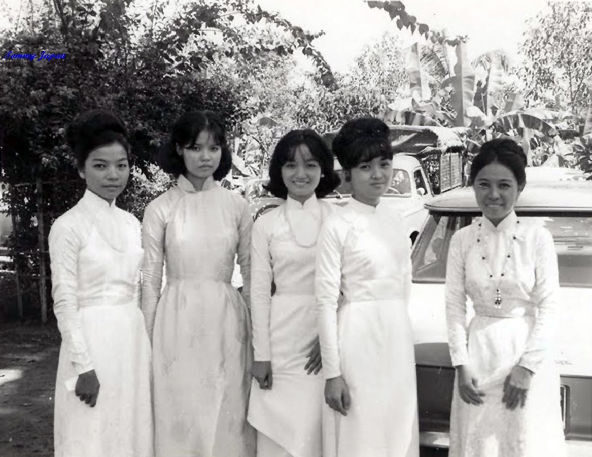 young vietnamese students - photo by vnrozier-vietnam