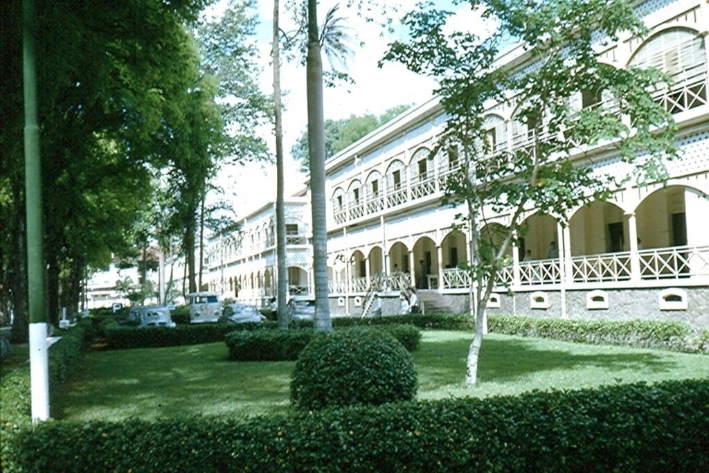 Saigon 1965 - Bệnh viện Grall, nay là Nhi Đồng 2 - Robert Gauthier's Gallery