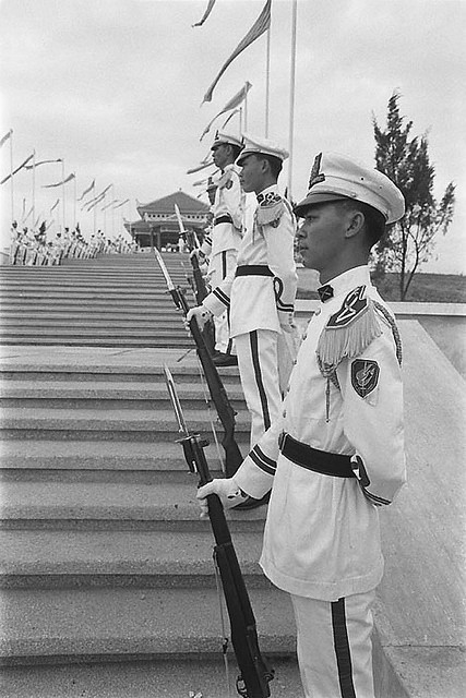 Nghĩa Trang QĐ - Army parade to honor the war dead - Photo by François Sully