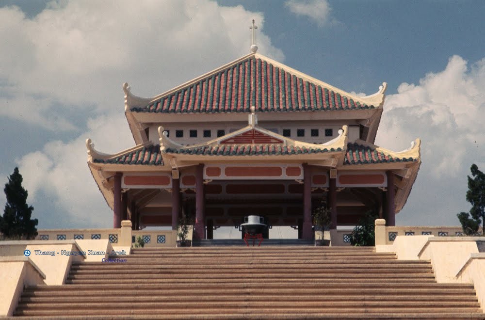 Đền Tử Sỹ 1969 - Photo by Brian Wickham 2