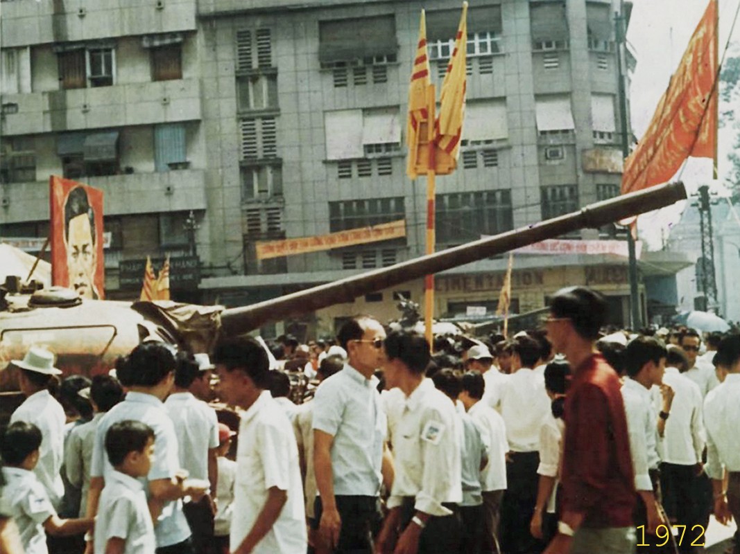 14 May 1972 - People inspect a captured T-54 tank on display in Lam Son Square