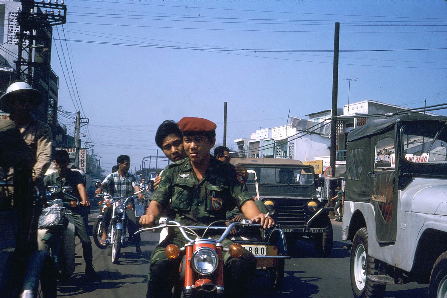 Saigon 1971 - Photo by Douglas Elgin