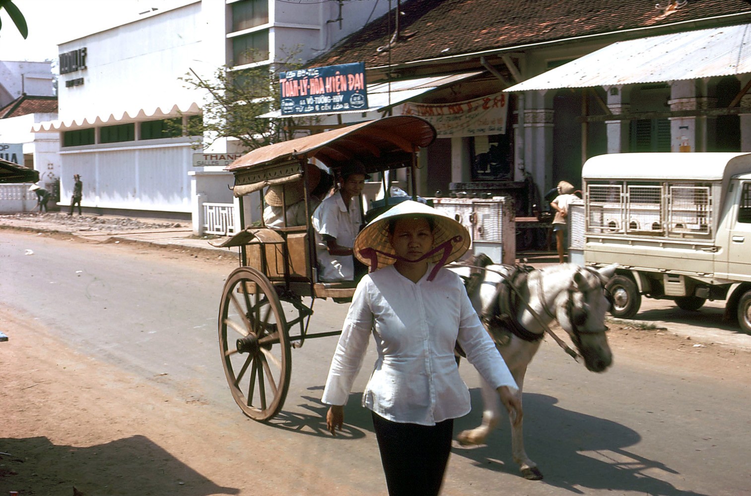 Saigon 1971 - Photo by Douglas Elgin