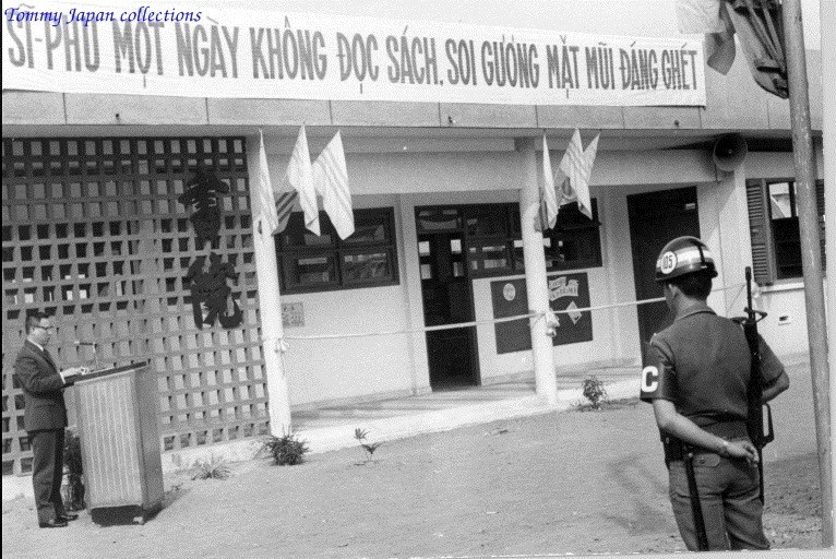 Lễ khánh thành Thư viện trường Quốc Gia Nghĩa Tử (17-3-1971) - source: Photograph ; Harold Winer Collection
