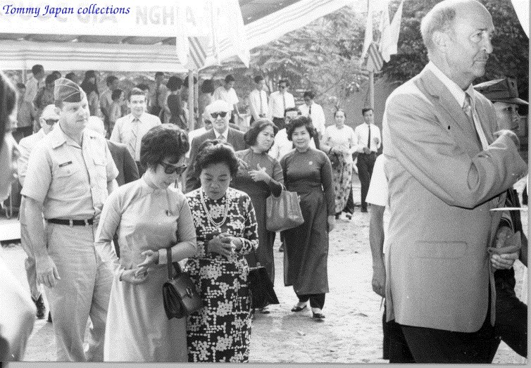 Lễ khánh thành Thư viện trường Quốc Gia Nghĩa Tử (17-3-1971) - source: Photograph ; Harold Winer Collection