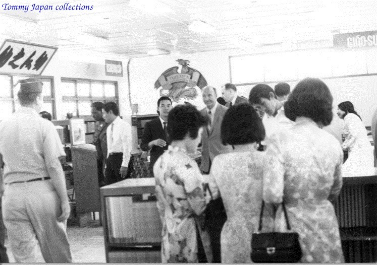 Lễ khánh thành Thư viện trường Quốc Gia Nghĩa Tử (17-3-1971) - source: Photograph ; Harold Winer Collection