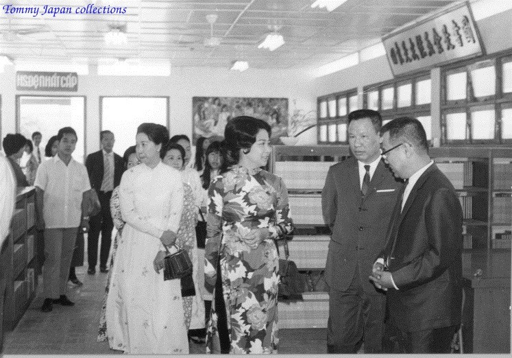 Lễ khánh thành Thư viện trường Quốc Gia Nghĩa Tử (17-3-1971) - source: Photograph ; Harold Winer Collection