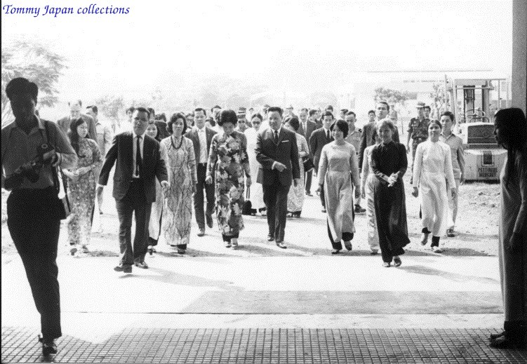 Lễ khánh thành Thư viện trường Quốc Gia Nghĩa Tử (17-3-1971) - source: Photograph ; Harold Winer Collection