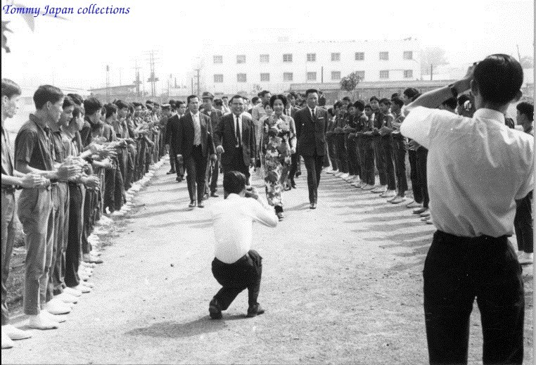 Lễ khánh thành Thư viện trường Quốc Gia Nghĩa Tử (17-3-1971) - source: Photograph ; Harold Winer Collection