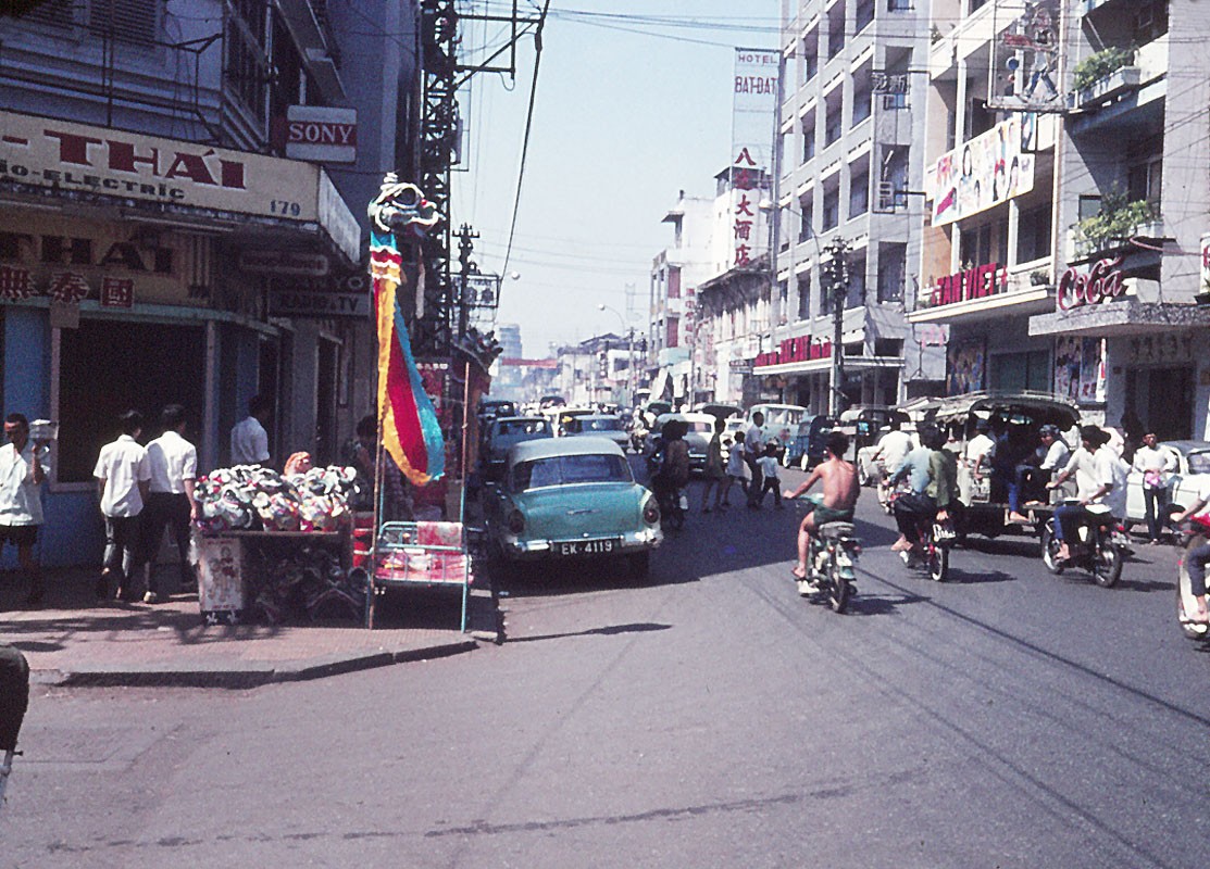 Chợ Lớn 1970 - đường Đồng Khánh (chụp từ ngã ba Phan Phú Tiên-Đồng Khánh)