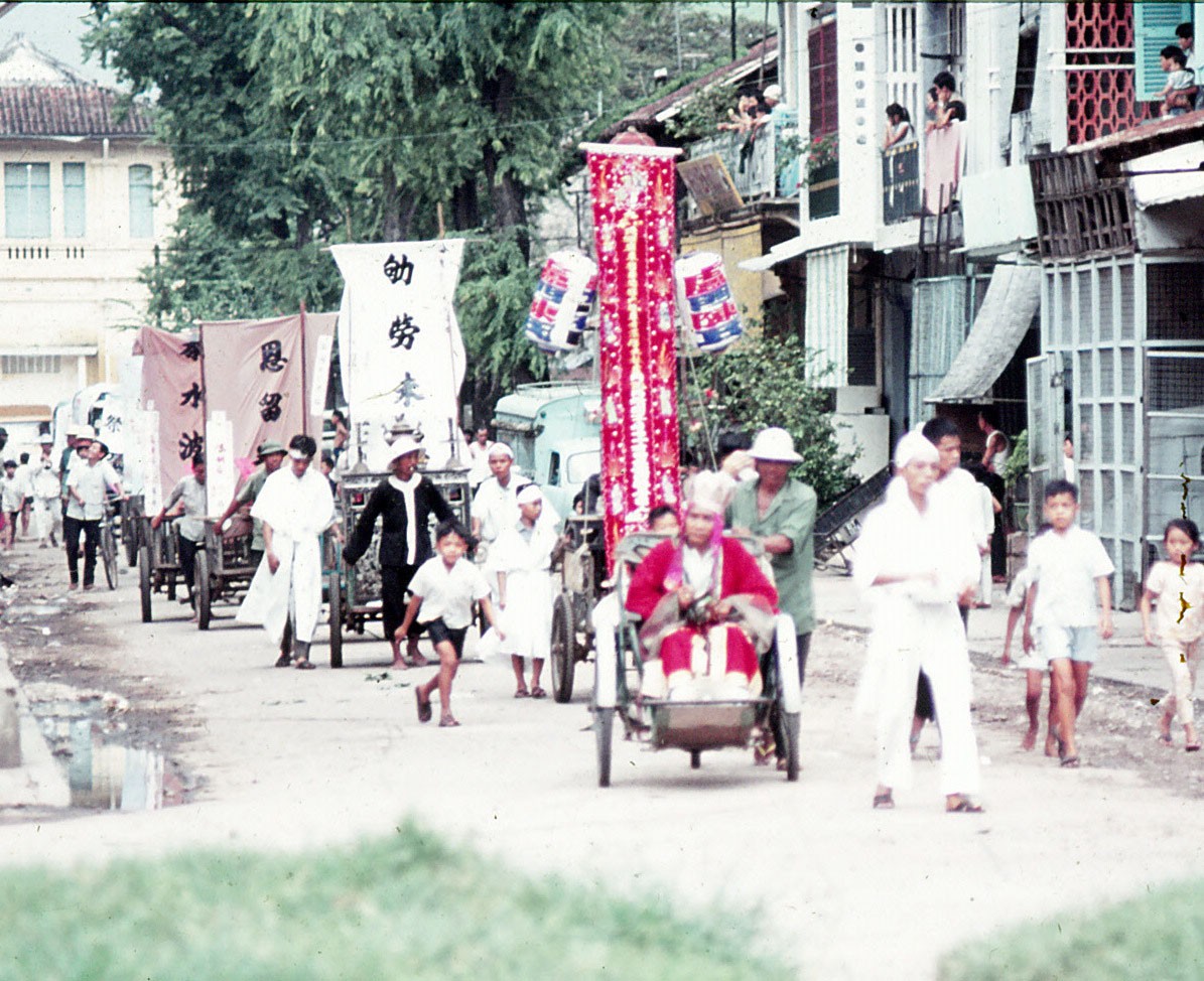 My Tho 1971 Funeral - Một đám tang của người Hoa - Photo by Sandy1618