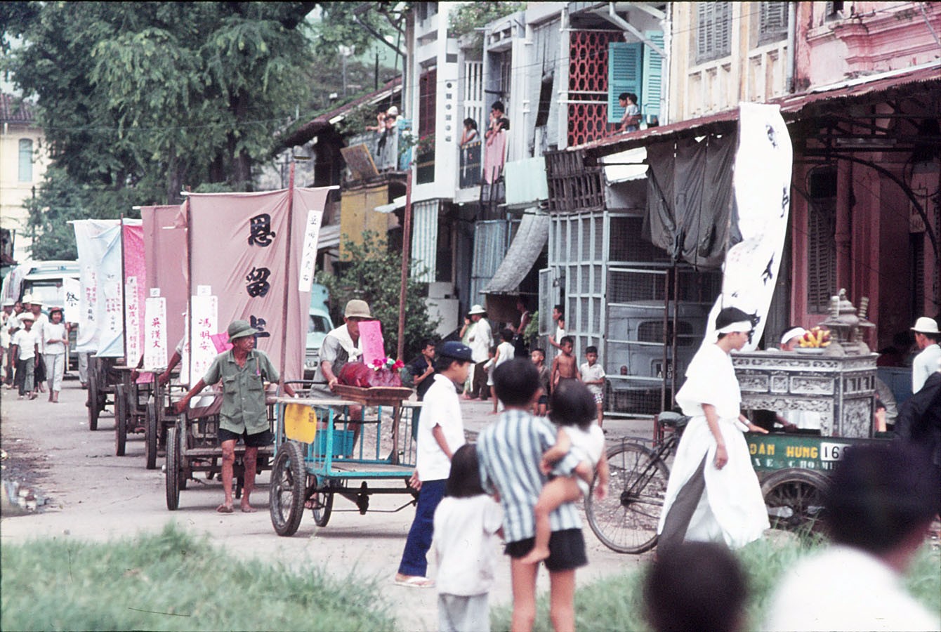 My Tho 1971 Funeral - Một đám tang của người Hoa - Photo by Sandy1618