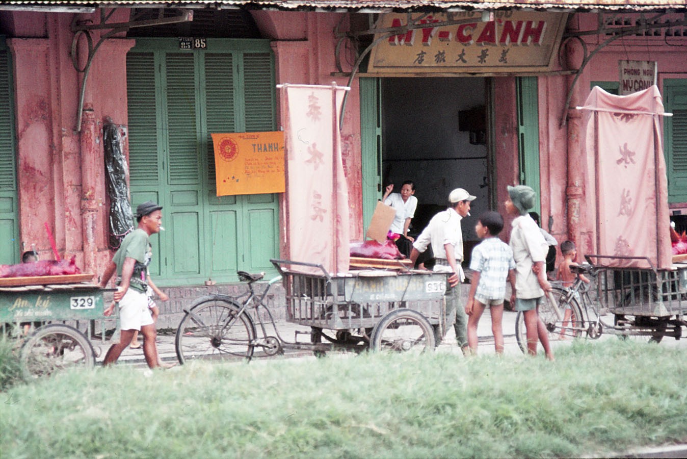 My Tho 1971 Funeral - Một đám tang của người Hoa - Photo by Sandy1618