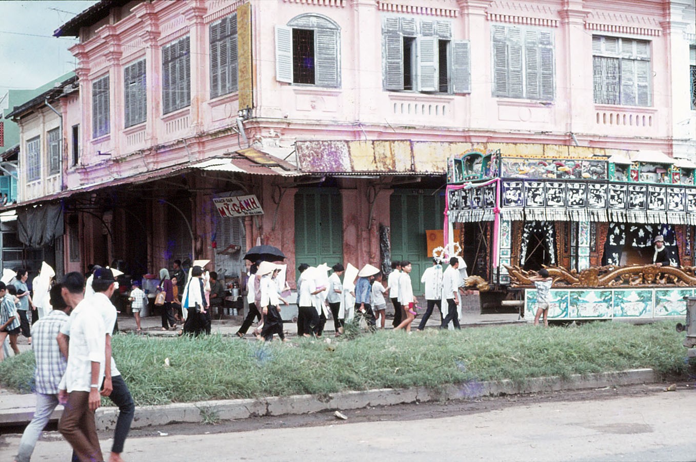 My Tho 1971 Funeral - Một đám tang của người Hoa - Photo by Sandy1618