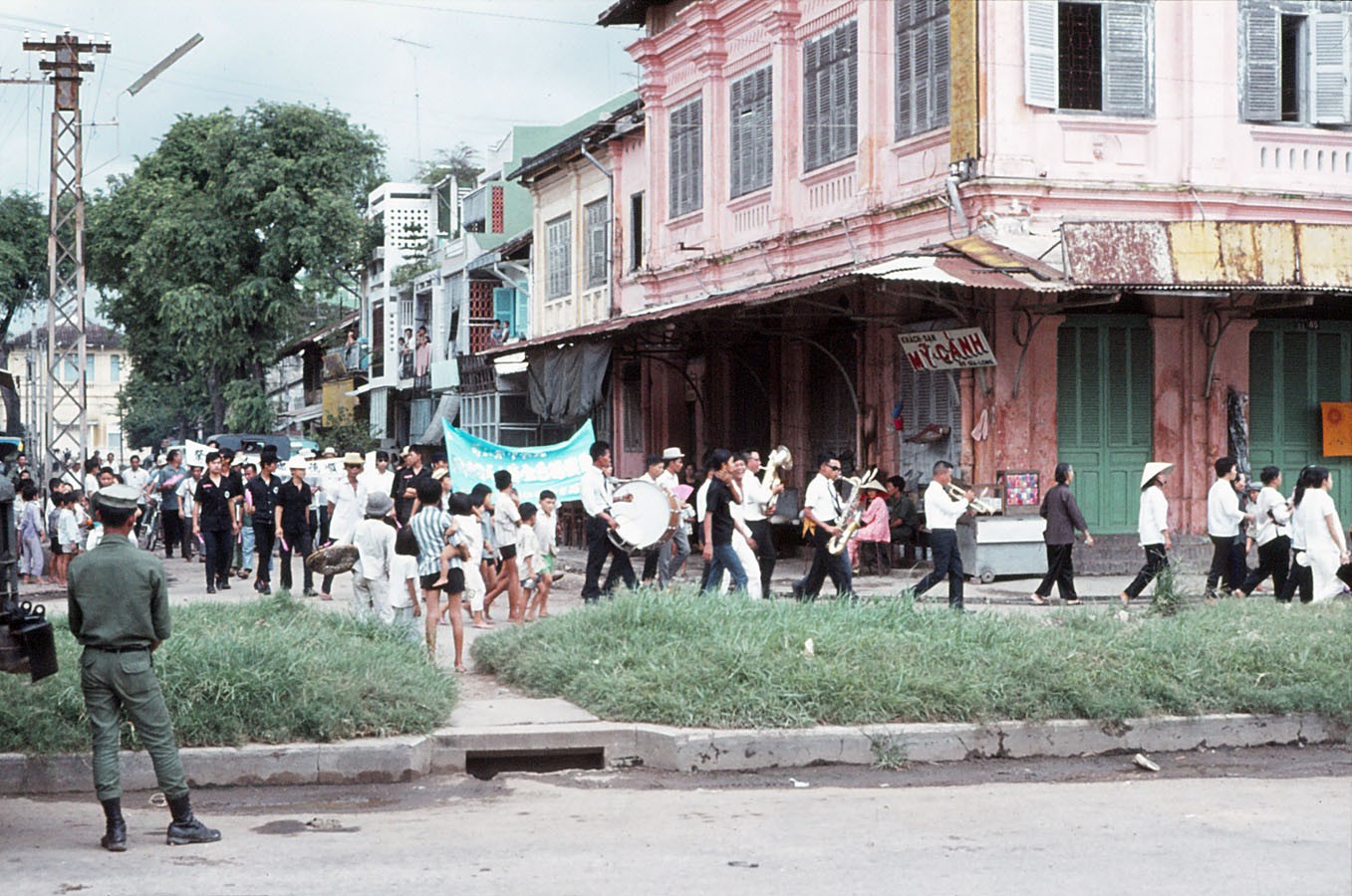 My Tho 1971 Funeral - Một đám tang của người Hoa - Photo by Sandy1618