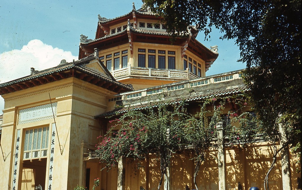 Saigon 1970 - Viện Bảo Tàng - photo by Artzkat