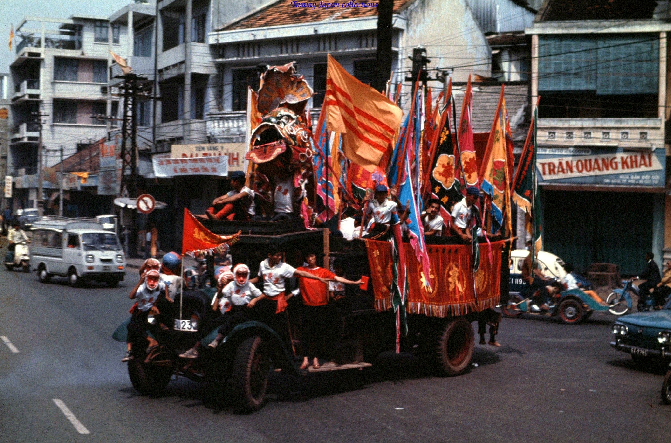Tet in Saigon, February 1970 - Đường Trần Quang Khải - Photo by Keith McGraw