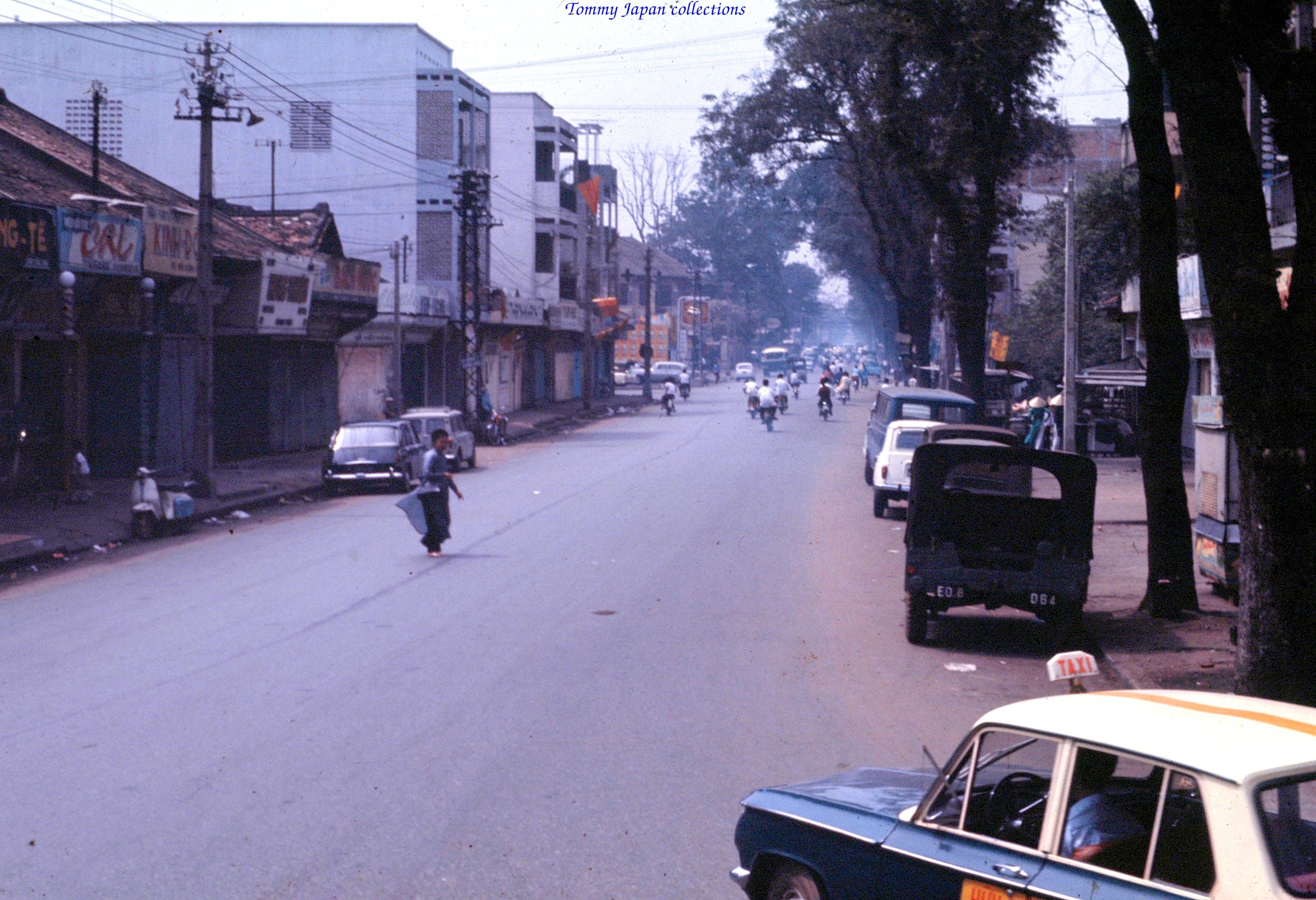 SAIGON 1970 - Võ Thị Sáu (Hiền Vương old) - Street - Photo by Keith McGraw