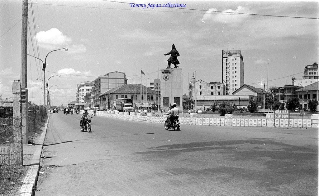 Tran Hung Dao - Monument.Saigon 1970 - Photo by Keith McGraw