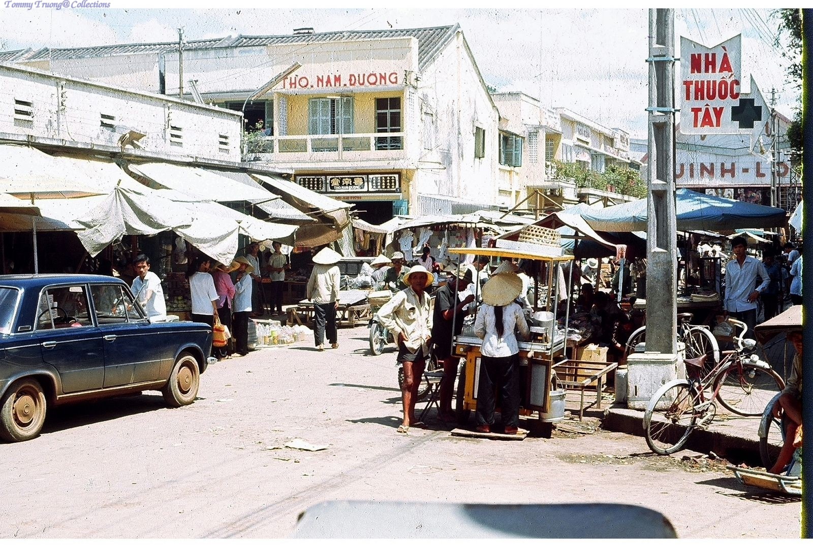 Chợ Mỹ Tho (Market) / Định Tường xưa 1969 - Photo by Jacques Teyssier