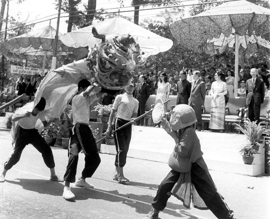 Tết Trung Thu 1969 - Traditional Show - Douglas Pike Photograph Collection