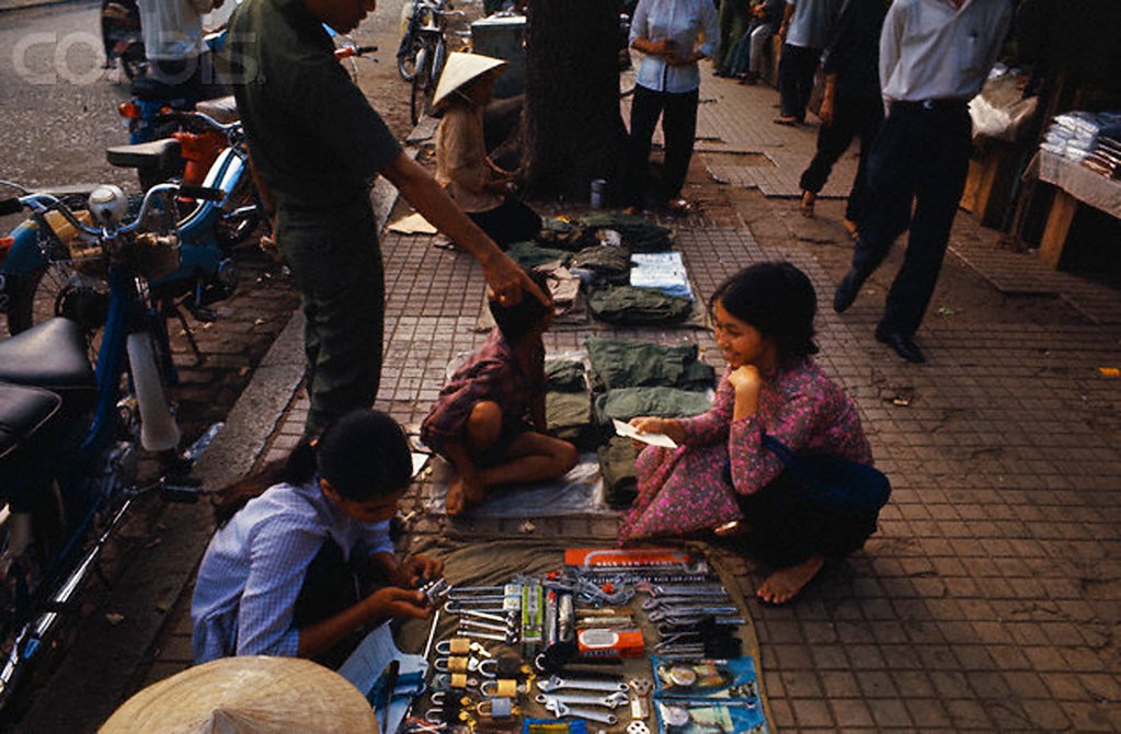 28 Oct 1969, Saigon - Market black
