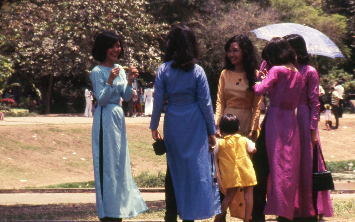 SAIGON 1969 - in the Zoo and Botanical Garden - source: cottmeyer's Gallery