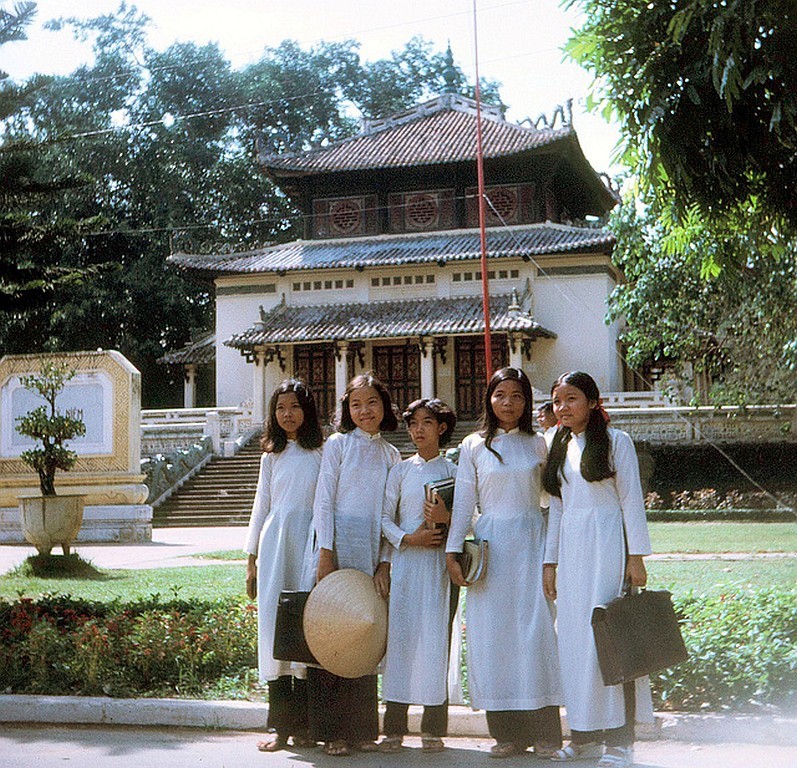 Saigon 1969 - Zoo