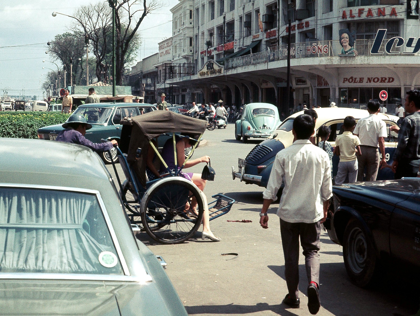 Saigon Nov 1968, Le Loi and Nguyen Hue - Photo by Brian Wickham