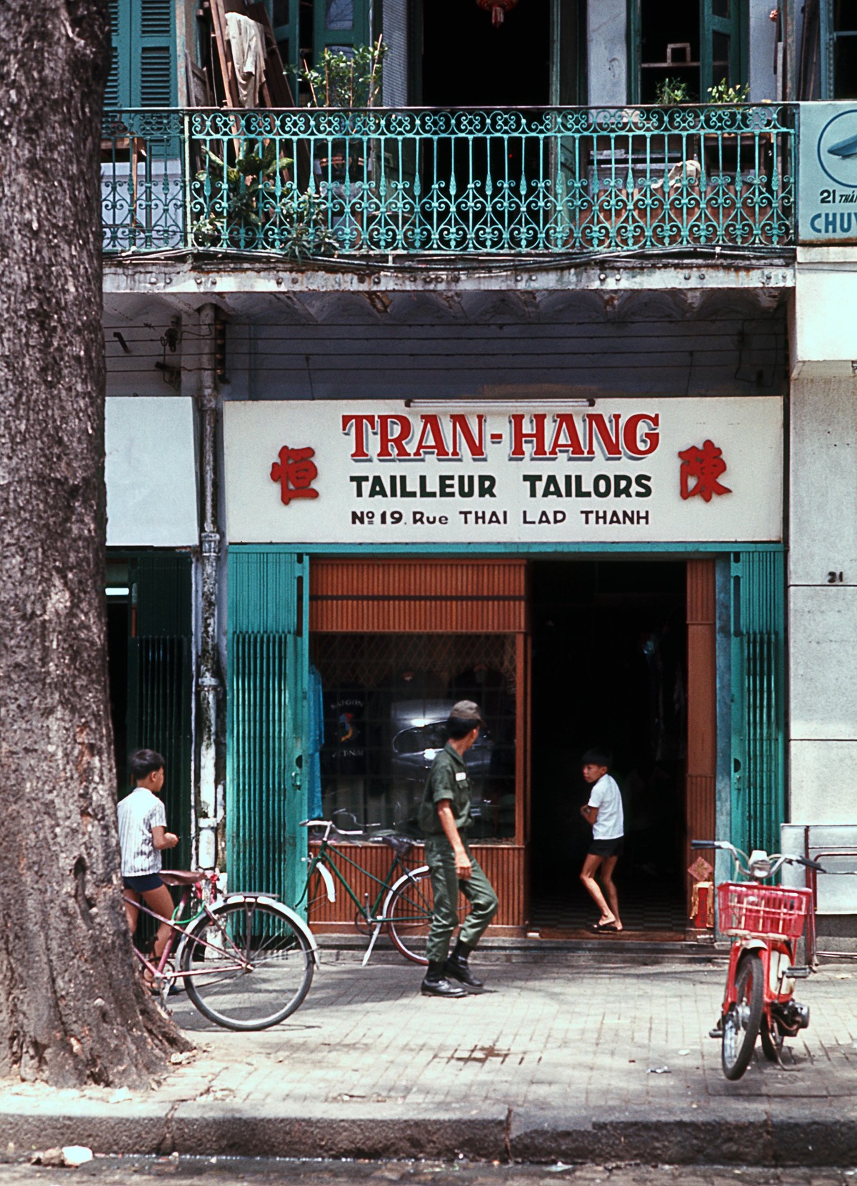 Saigon 1969 - Đường Thái Lập Thành, nay là Đông Du - Photo by Brian Wickham