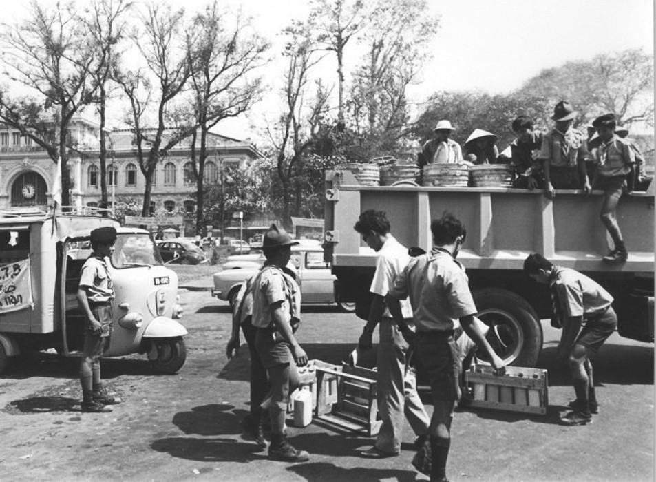 VN Boy Scouts along with other youth groups and civilian volunteers load supplies furnished by the government for distribution - Pike Photograph Collection