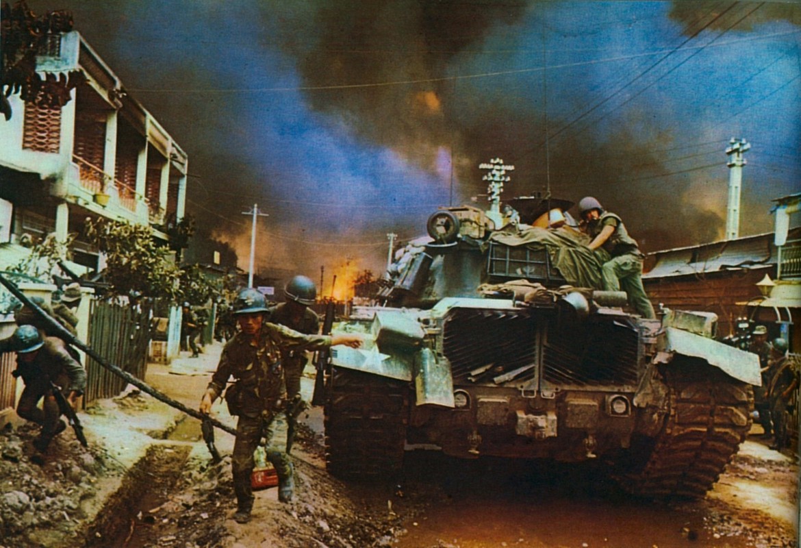 Saigon 1968 - Rangers accompany a tank searching for guerillas in the vietnamese capital.